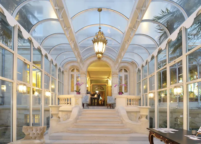 فندق Chateau Grand Barrail 5*